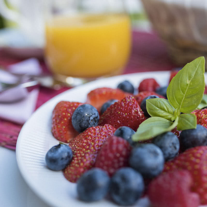 Vers fruit bij het ontbijt