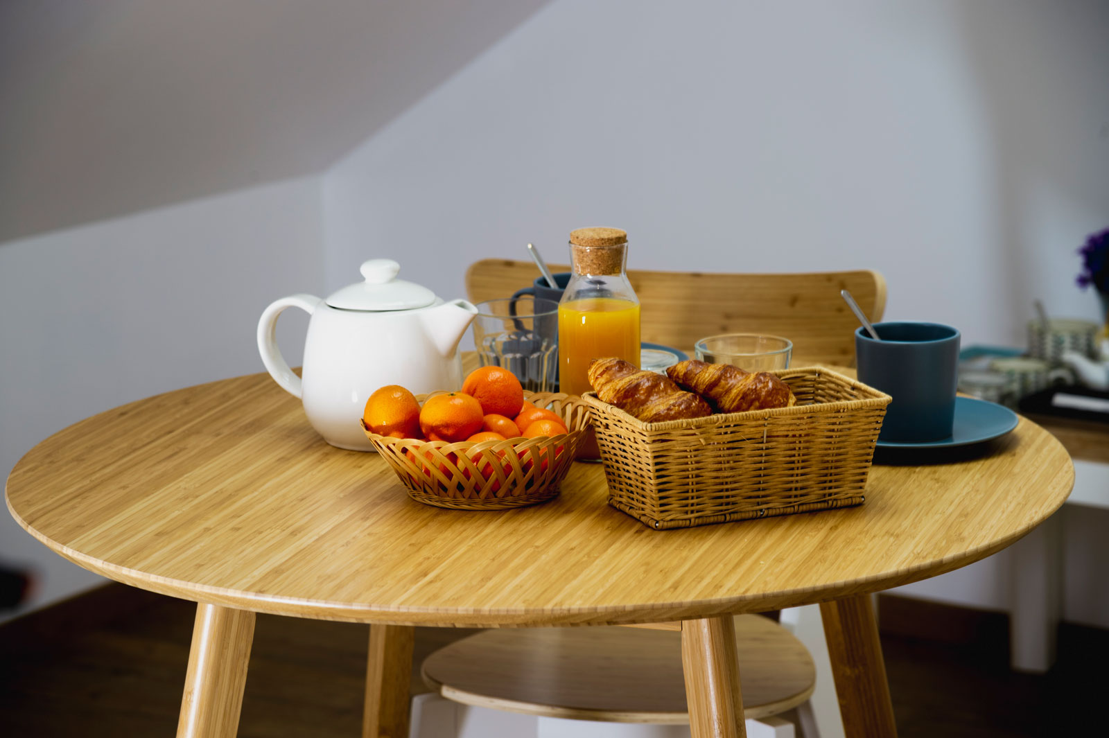 Ontbijt in de kamer Marionetten